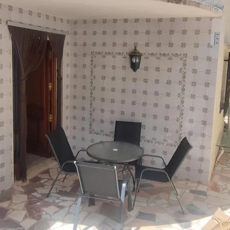 House & Pool * Naquera