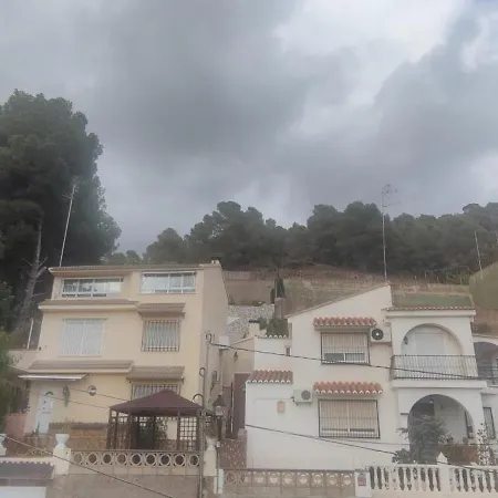 House & Pool Naquera